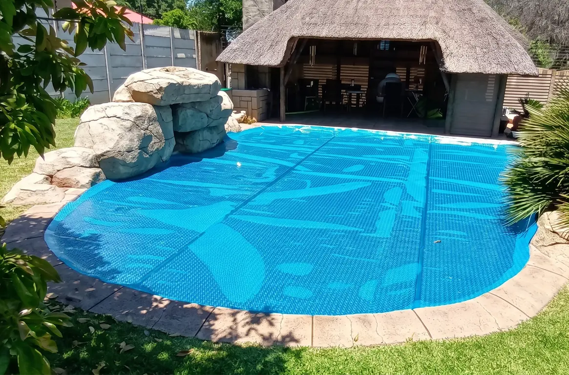 solar pool cover to heat pool temperature